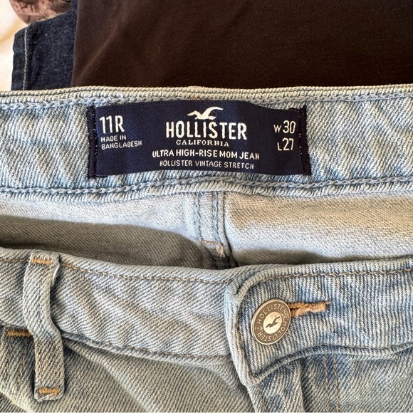 Hollister Light Blue High-Rise Mom Jeans - Picture 2 of 6